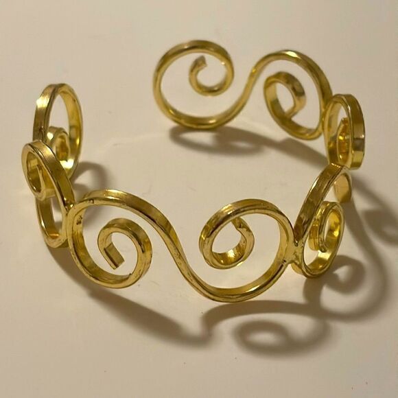 Vintage gold tone wide scroll cuff bracelet - Picture 1 of 3